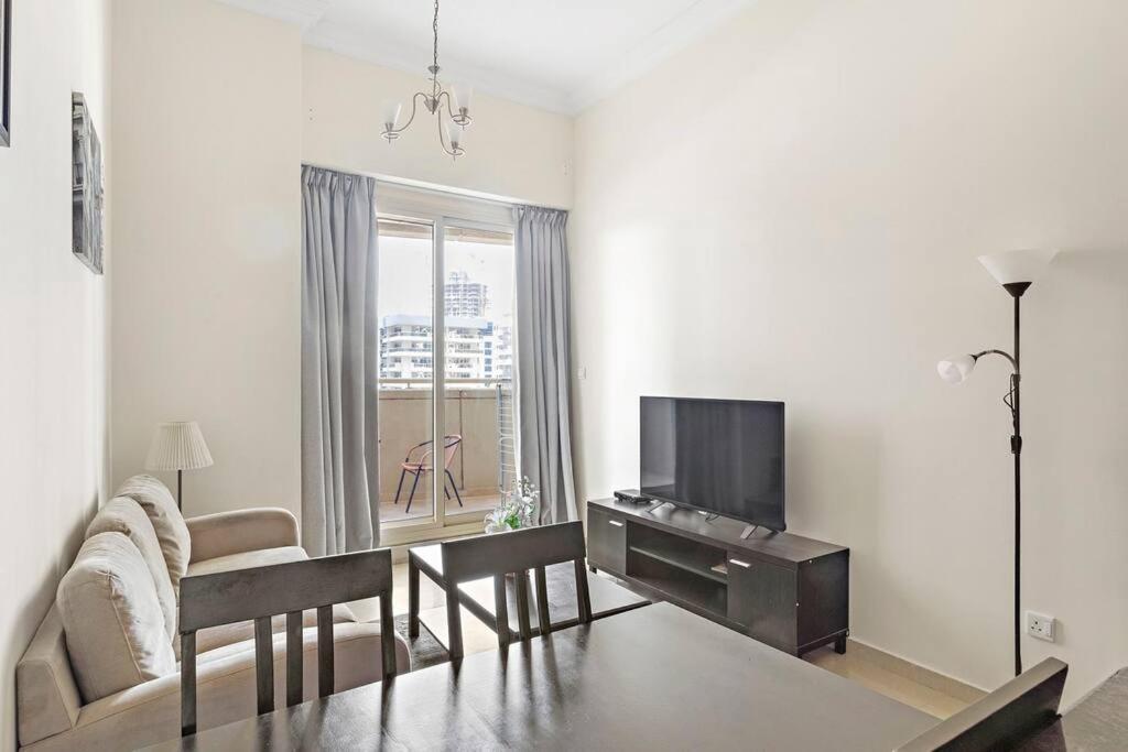 Stonetree - Furnished 1 Bedroom Close To Metro Apartment